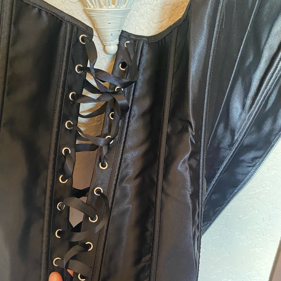 Adjustable Cinch Tie Corset with Boning & Thong - Picture 3 of 8